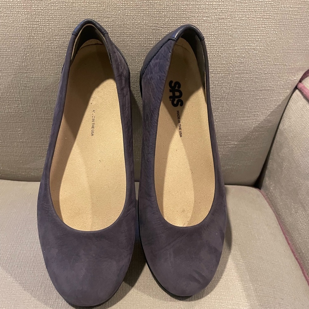SAS Women's navy blue Flats